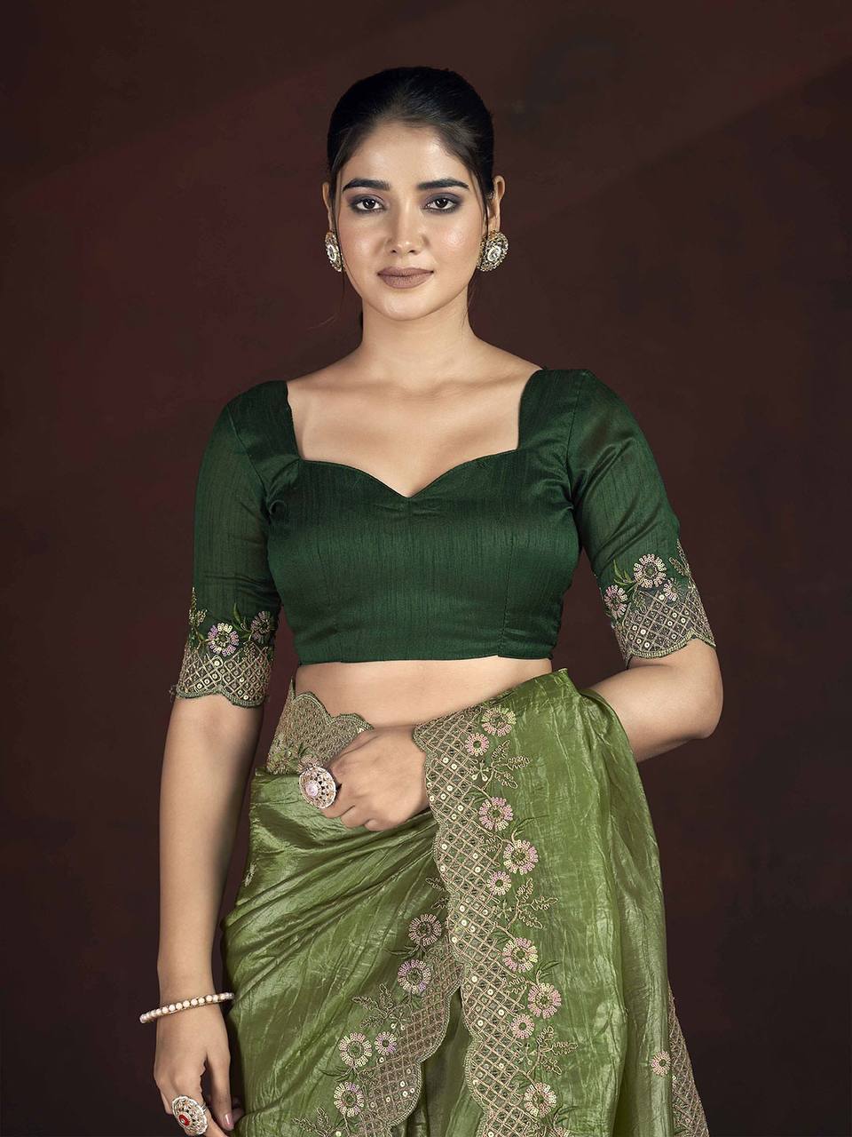 Exquisite Gold Crunchy Saree Featuring Beautiful Floral Embroidery