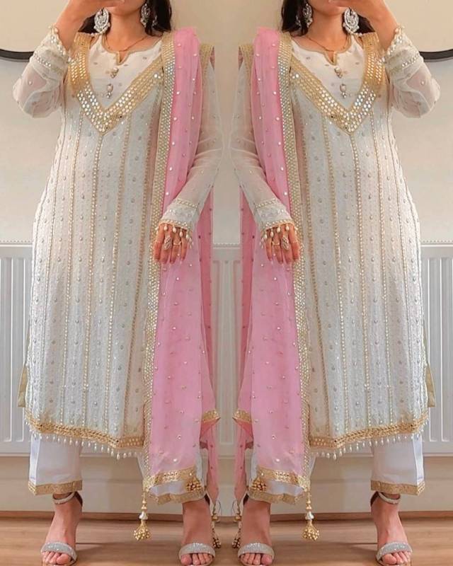 Long Pakistani Suit In Fancy Style