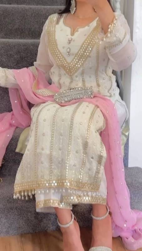 Long Pakistani Suit In Fancy Style