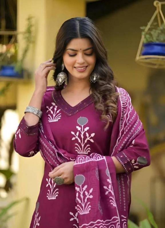 Women's cotton blend V neck Kurta With pant & Dupatta 