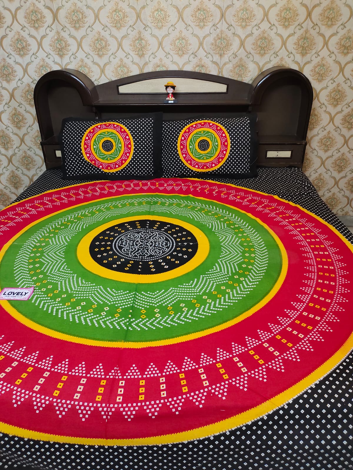 Beautiful king size jaipurei bedsheet with pillow covers